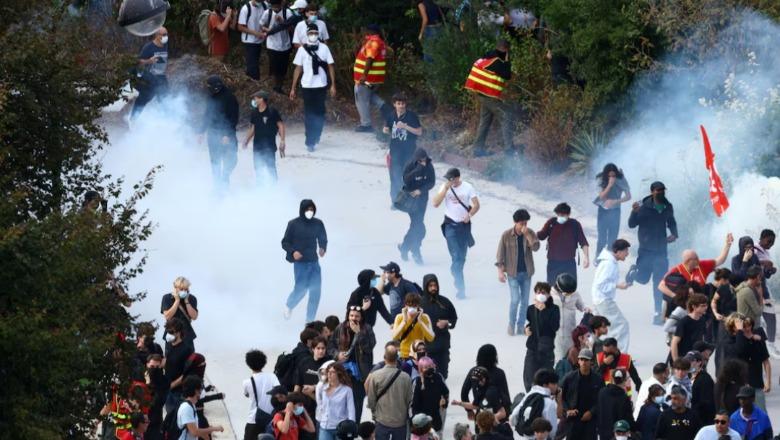 Francë, vijojnë protestat e nxënësve për kushtet në arsim! Pezullohet përdorimi i granatave trullosëse