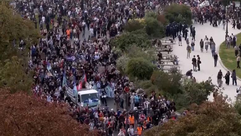 Protesta masive në Francë, mësuesit: Gjendja në shkolla po rëndohet!