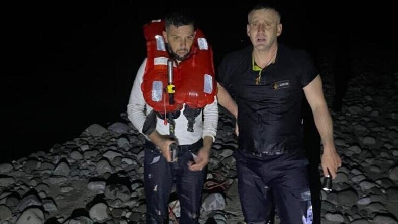Gramsh/ I riu mbetet i bllokuar mes lumit Devoll, ndërhyrja e zjarrfikësve i shpëton jetën