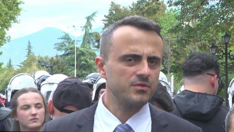 Protesta e PD, Xhaferri: Është spostuar në drejtime të ndryshme! Akuza policisë: Jemi dhunuar! Thirrje deputetëve: Mos votoni ‘Territorialen’