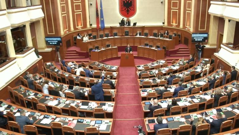 LIVE TV- ‘Territorialja’ në Kuvend/ PD: Tërhiquni, po asgjësoni 15 bashki, s’u konsultuat me qytetarët! PS: E miratojmë sot! Sinaj ndryshon qëndrim, pritet të votojë pro