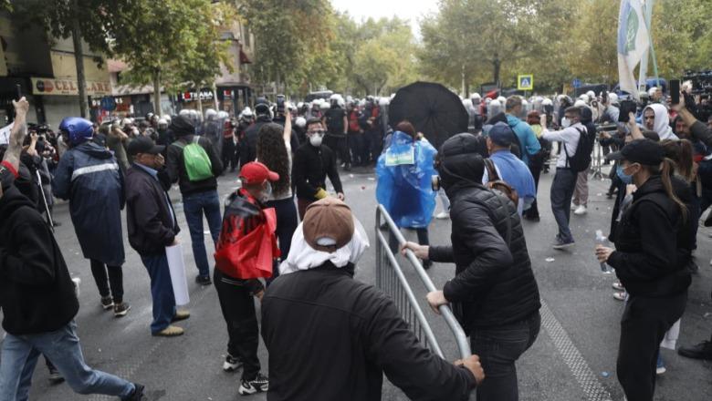 Protesta kombëtare mblodhi 100 veta, PD mesazh strukturave: Aksioni sot ishte shumë i fortë, të mblidhemi sërish pasdite para Kuvendit
