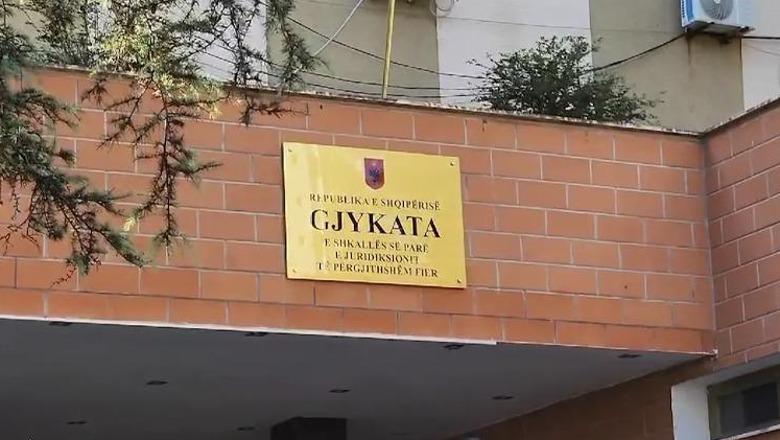 Hapën 14 pika këmbimi valutor pa licencë, Gjykata e Fierit cakton 'arrest shtëpie' për 11 persona! Ndalim jashtë vendit për 3 tre të tjerë