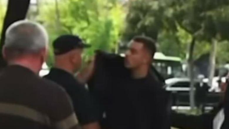 Protesta e PD-së kundër 'Territoriales' Balla publikon videon: I riu thirri 'Berisha n'burg', militanti i PD e qëllon me shuplakë! 