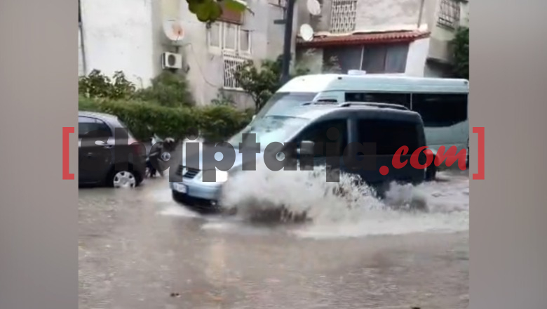 Rikthehen reshjet e shiut, rrugët në Vlorë nën ‘pushtetin’ e ujit