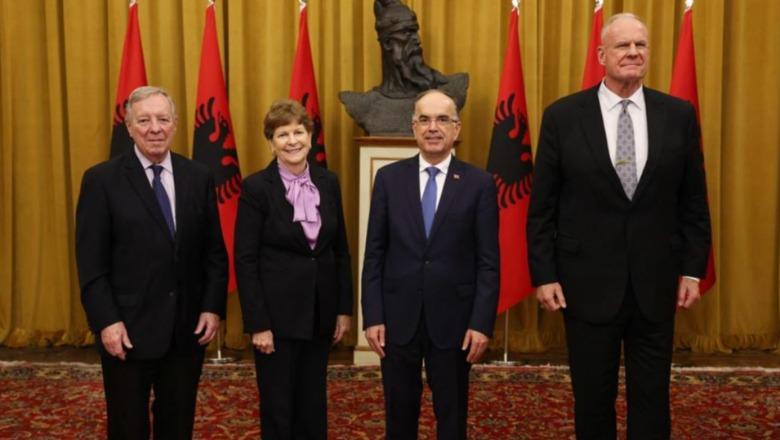 Presidenti Begaj dekoron me titullin e lartë 