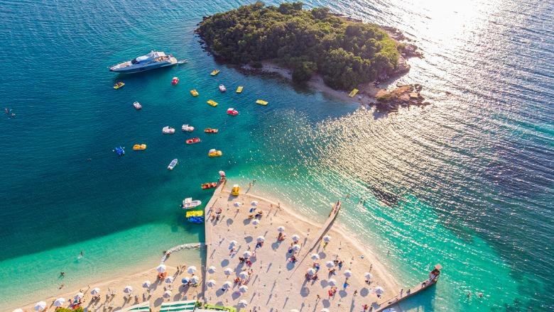 Riviera Shqiptare në vëmendjen e medias amerikane: Alternativa që rivalizon Santorinin