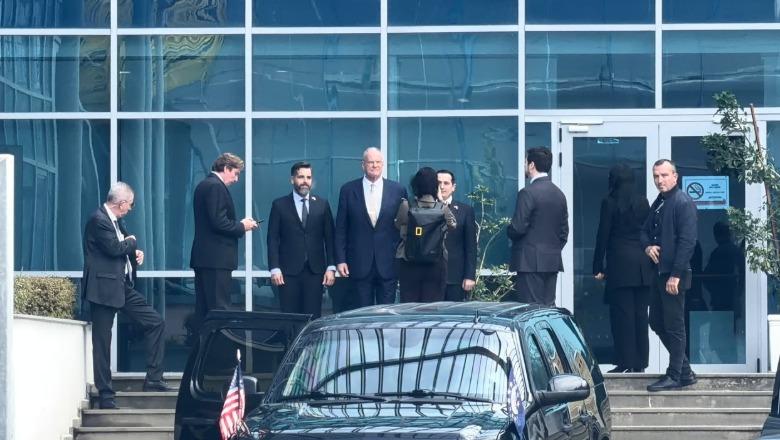 Ambasadori amerikan Wendt e 2 senatorë në SPAK, takim me Klodian Brahon dhe Joni Ketën