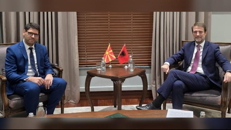 Hoxha takim me ministrin e Maqedonisë së Veriut! Në fokus Korridori VIII dhe bashkëpunimi i mëtejshëm mes dy vendeve