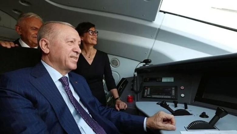 Erdogan merr ‘timonin’ e trenit, komisionerja Kos nuk kursen batutat: S’kam frikë! A di ta drejtosh edhe helikopterin?