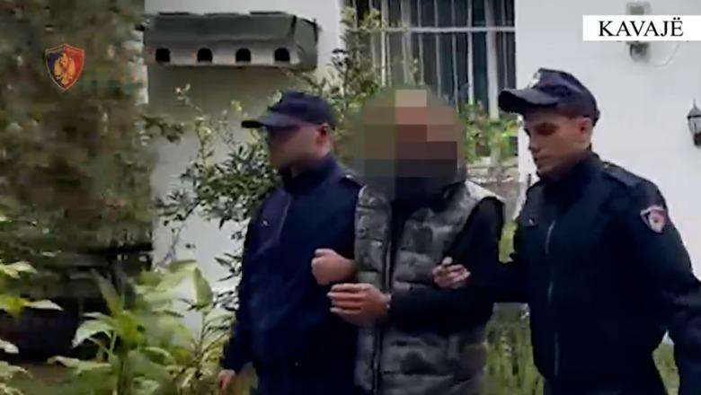 Vodhën kasafortën me 600 mijë lekë dhe 6 celularë nga një dyqan rrobash në Kavajë, arrestohet 46-vjeçari, në kërkim bashkëpunëtori