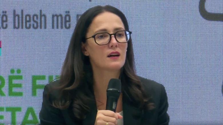 Protestuesit thyen xhamat e shkollës në Lezhë, Ibrahimaj: Asnjë formë dhune nuk mund të tolerohet!