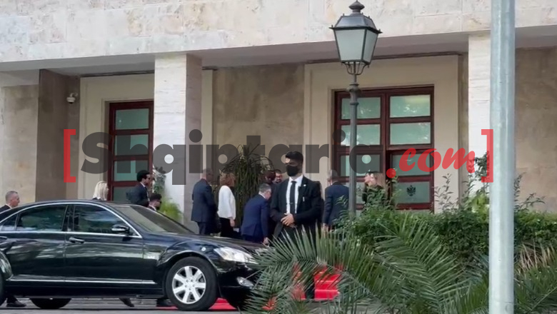 Ministri i Jashtëm i Izraelit në Tiranë, Gideon Sa’ar takohet me Hoxhën e Peleshin: Na bashkon një miqësi e palëkundur! Axhenda vijon me kryeministrin Rama