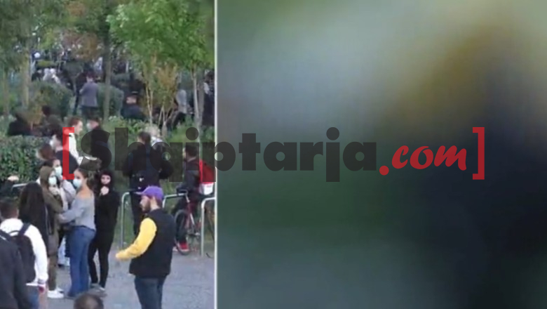 Protestuesit e maskuar sulmojnë kamerën e Report Tv