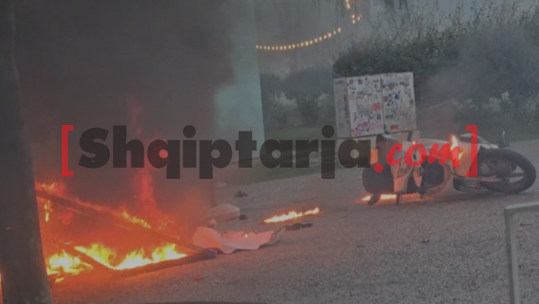 Sulm bizneseve te ‘Piramida’, digjet banka e nivelit të dytë, shkatërrohet libraria! Shkrumbohet edhe motori i një qytetari
