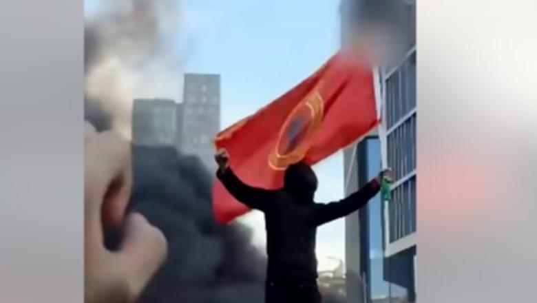 Flamuri i UÇK-së në protestën e dhunshme në Tiranë, Ulsi Manja reagon ashpër: Militantët e PD-së po përdorin simbolet e luftës për djegien e pasurive publike!