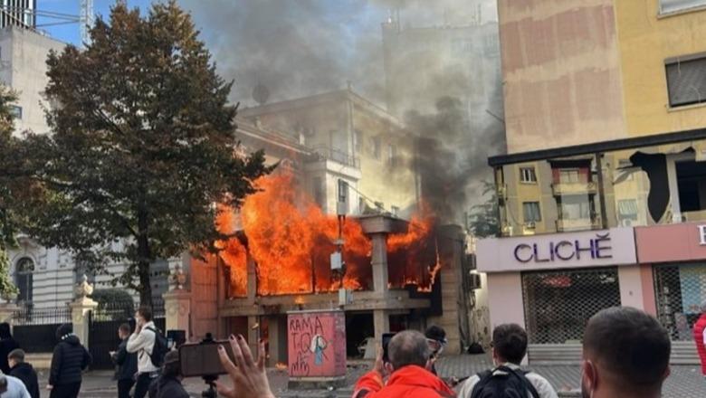 Protestuesit sulmojnë bankat në Tiranë, reagon Shoqata e Bankave: Dhuna është e papranueshme, rrezikohet siguria e punonjësve dhe klientëve!