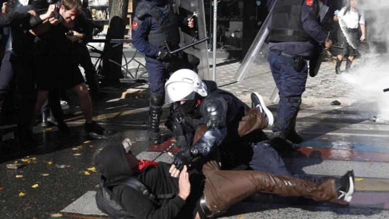Pse policia shmangu një përplasje frontale?