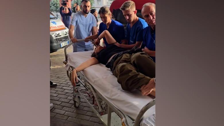 Protestat e dhunshme në Tiranë, dëmtohet në kokë një vajzë! Dyshohet se u godit nga bombola e gazit lotsjellës (VIDEO)