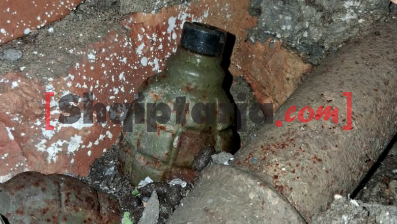 Vlorë/ Gjenden 2 granata pranë ‘Aleksandrisë’, forcat xheniere i largojnë nga pallati! Dyshohet se janë armatime që nga trazirat e vitit 1997