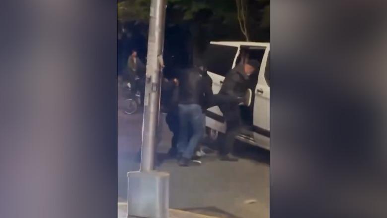 Foto nga burimi: Protesta, mister mbi episodin në bulevard - Shqiptarja.com