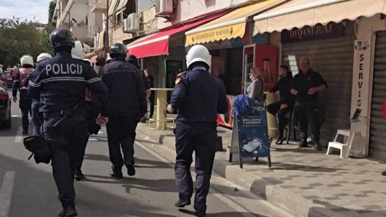 Sulmet në protestë, mbyllen biznese e banka! Shoqata: Llogaritë bankare të qytetarëve s'janë cënuar! Bizneset: Do detyrohemi të vetëmbrojmë pronën! Pezullohet transporti në Tiranë e Kamëz