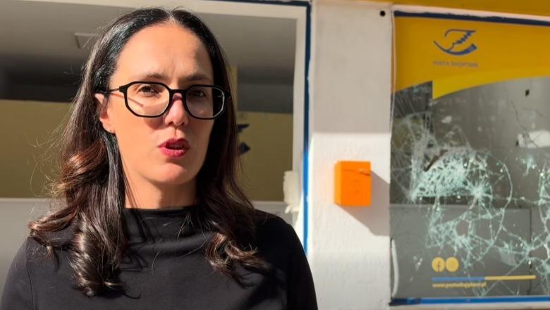 Foto nga burimi: Filiali i Postës Shqiptare i shkatërruar nga protestuesit, Ibrahimaj: Shërbimi ndaj qytetarëve vijon i pandërprerë - Shqiptarja.com
