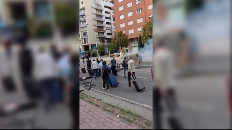 Foto nga burimi: Sulmet e dhunshme e qyteti në kaos, protesta godet edhe turizmin! Operatorët turistikë: Si në pandemi, presim anulime! - Shqiptarja.com