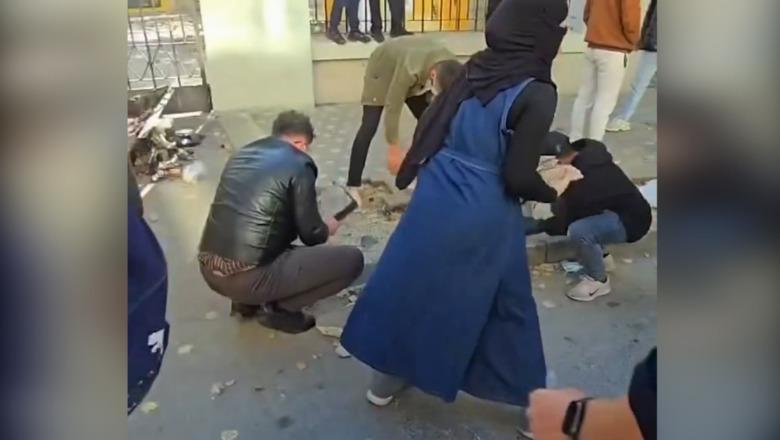 ‘Allahu nuk e do shkatërrimin’- Balla publikon videon e vajzës me hixhab që thyen pllaka trotuari në protestë: Zemërimi nuk e justifikon dhunën!