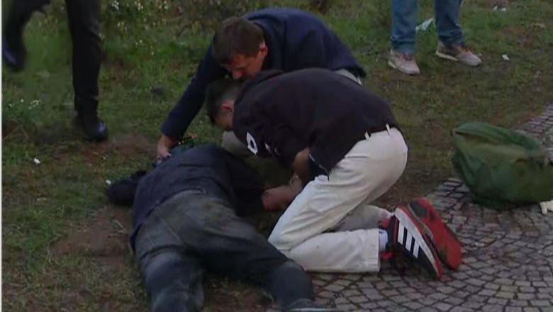 Pamje të rënda, protestuesi i moshuar humb vetëdijen