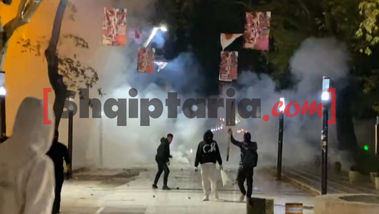 Protestuesit zhvendosen sërish te Mininistria e Brendshme, vijojnë me aktet vandale 