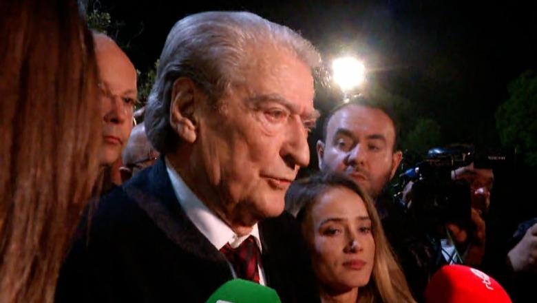 Protestues me maska në selinë e PD, Berisha i merr në mbrojtje: PD strehë për çdo të mitur që përndiqet nga policia
