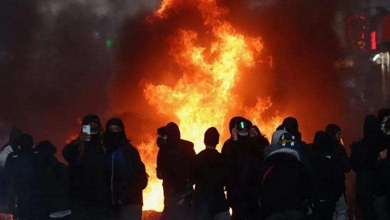 Protestat në Francë, presidenti: Sot ndiejmë turp dhe zemërim! Ata që shkatërruan do të paguajnë! 2,400 të arrestuar