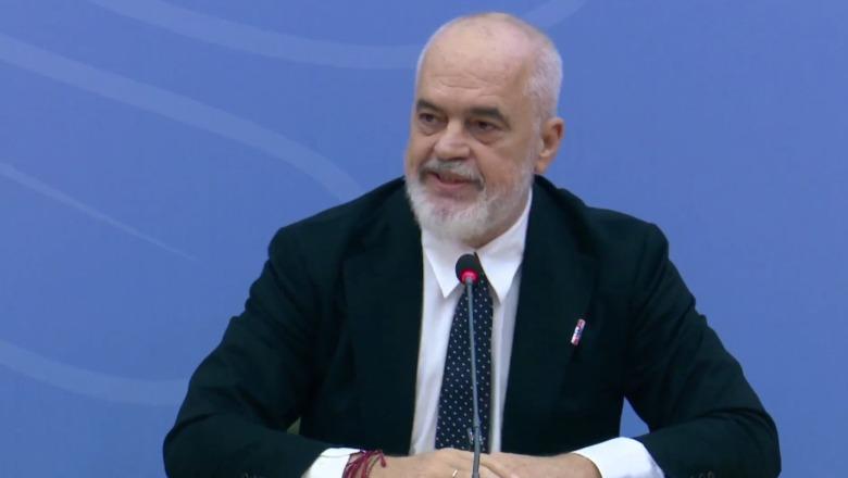 Rama: Ata mësues që u thonë nxënësve bini xhamave nuk kanë për ta parë më derën e shkollës 