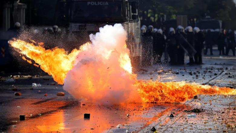 Fatos Çoçoli: Studentët e dhjetorit nuk dogjën kryeqytetin!