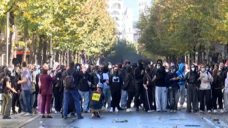 Protesta, 31 persona të lënduar marrin ndihmë mjekësore gjatë së dielës, 14 të tjerë vijojnë të jenë të shtruar! Mes tyre efektivë dhe protestues