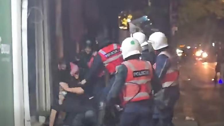 Bardhi akuza policisë: Po dhunoni fëmijët tuaj o mostra!