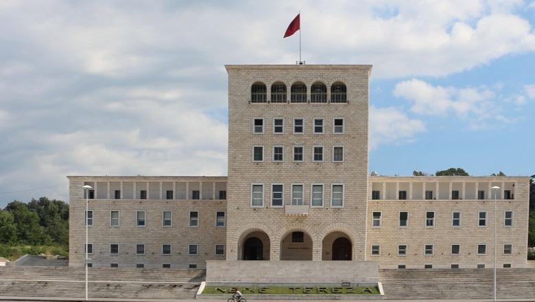 Protestat/ Rreth 1 mijë pedagogë firmosin peticionin në mbështetje të studentëve: Rama të dorëhiqet, policia të ndalë dhunën