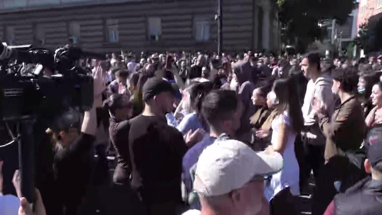 Protestat/ Sindikata e Pedagogëve: Bojkot mësimi në universitete! Vetëm 10% e personelit akademik firmosi peticionin për dorëheqjen e Ramës