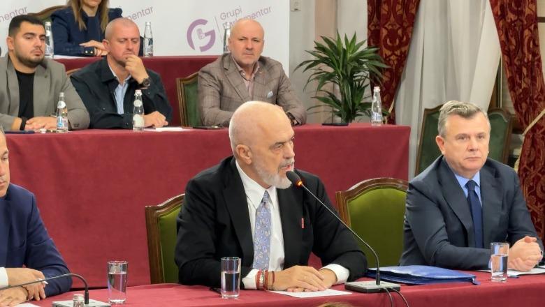Ekskluzive/ Rama mbledh Grupin e PS pas protestave të dhunshme, mesazh deputetëve: Populli ju kërkon te 'Pasqyra', heshtja po krijon konspiracionin se jeni fshehur