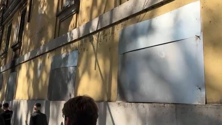 Protestuesit marshojnë drejt Ministrisë së Arsimit, blindohen dritaret e Ministrisë së Financave (VIDEO)