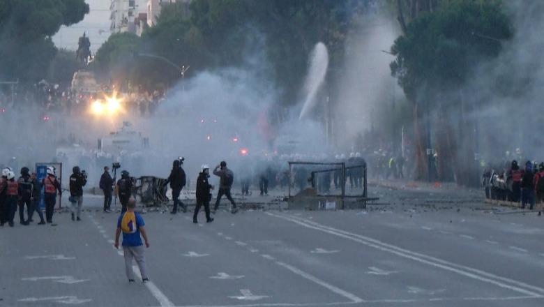 7 ditë protesta të dhunshme, 300 të arrestuar/ 51 me precedentë të rëndë penalë, nga vrasja, plagosja e trafiku i drogës te vjedhja e dhuna! Vetëm 4 arrestime të paligjshme (EMRAT+AKUZAT)