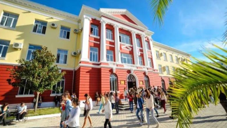 Rreth 1 mijë e 300 studentë të huaj në universitetet shqiptare, kryesojnë italianët dhe indianët