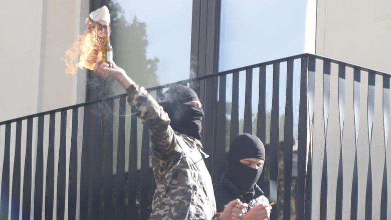 Regjistër për të dhunshmit në protesta/ Qeveria gati paketën: Ndalim hyrjeje në BE, kufizime në hotele e transport! Prindërit paguajnë dëmet, pa shërbime shtetërore