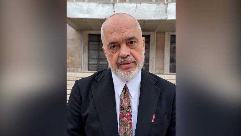 'Pedagogët' i përgjigjen kërkesës për dialog me karrige të thyera! Rama publikon videon dhe ironizon protestuesit e mbështetur nga Berisha