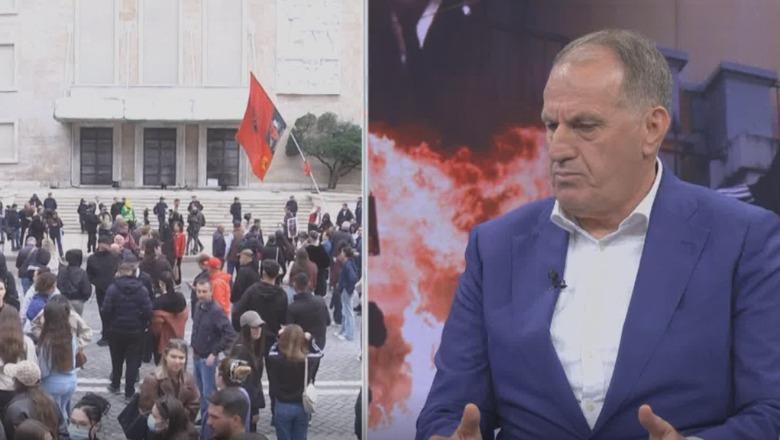 'Pse duhet të goditet polici?, Qefalia në Report TV: Është qytetar njëlloj si protestuesit, ka detyrë të garantojë sigurinë! Të miturit të mos përfshihen në dhunë