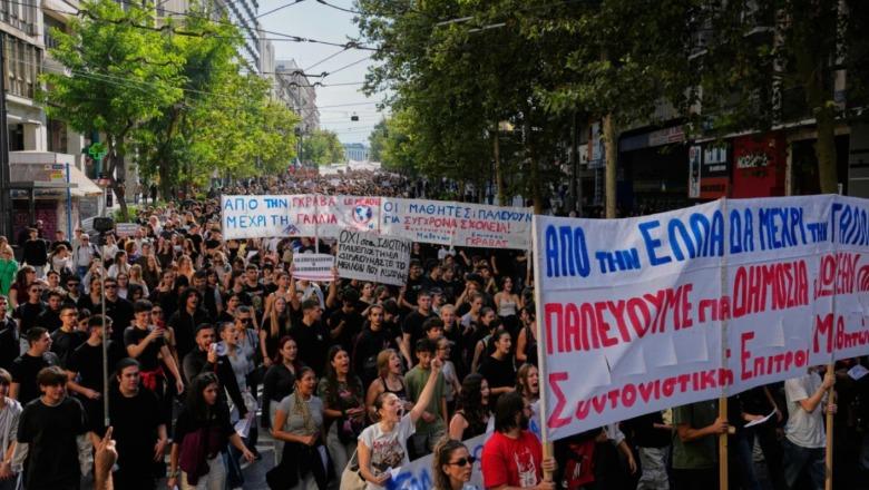 Protesta në Athinë dhe qytete të tjera të Greqisë, mijëra studentë e mësues kërkojnë më shumë fonde për arsimin dhe qira më të lira