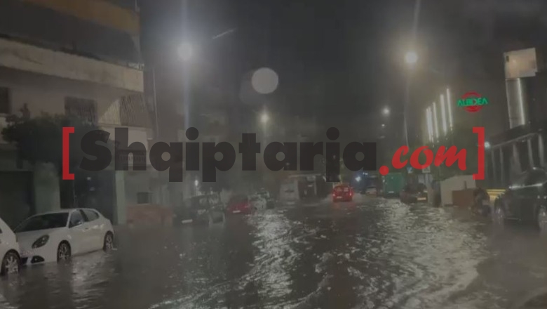 Reshjet e shiut gjatë natës, rrugët e Vlorës nën 'pushtetin' e ujit