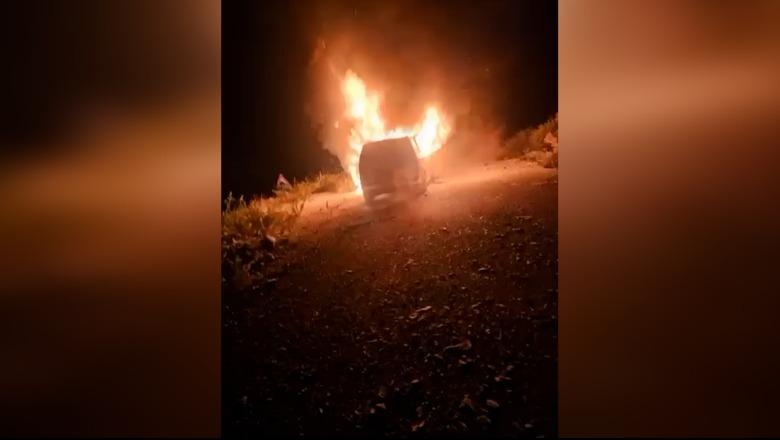 Makina merr flakë në aksin Kardhiq-Delvinë, shoferi 37-vjeçar pëson djegie të rënda! E shpëtoi një kalimtar