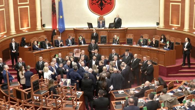 Pas tensioneve dhe përjshatimeve të disa prej deputetëve të PD, mbahet sot në orën 10:00 seanca e radhës plenare (Rendi i ditës)